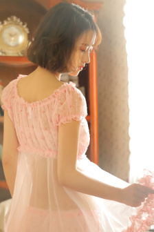 梦莹和伟忠毫无顾忌